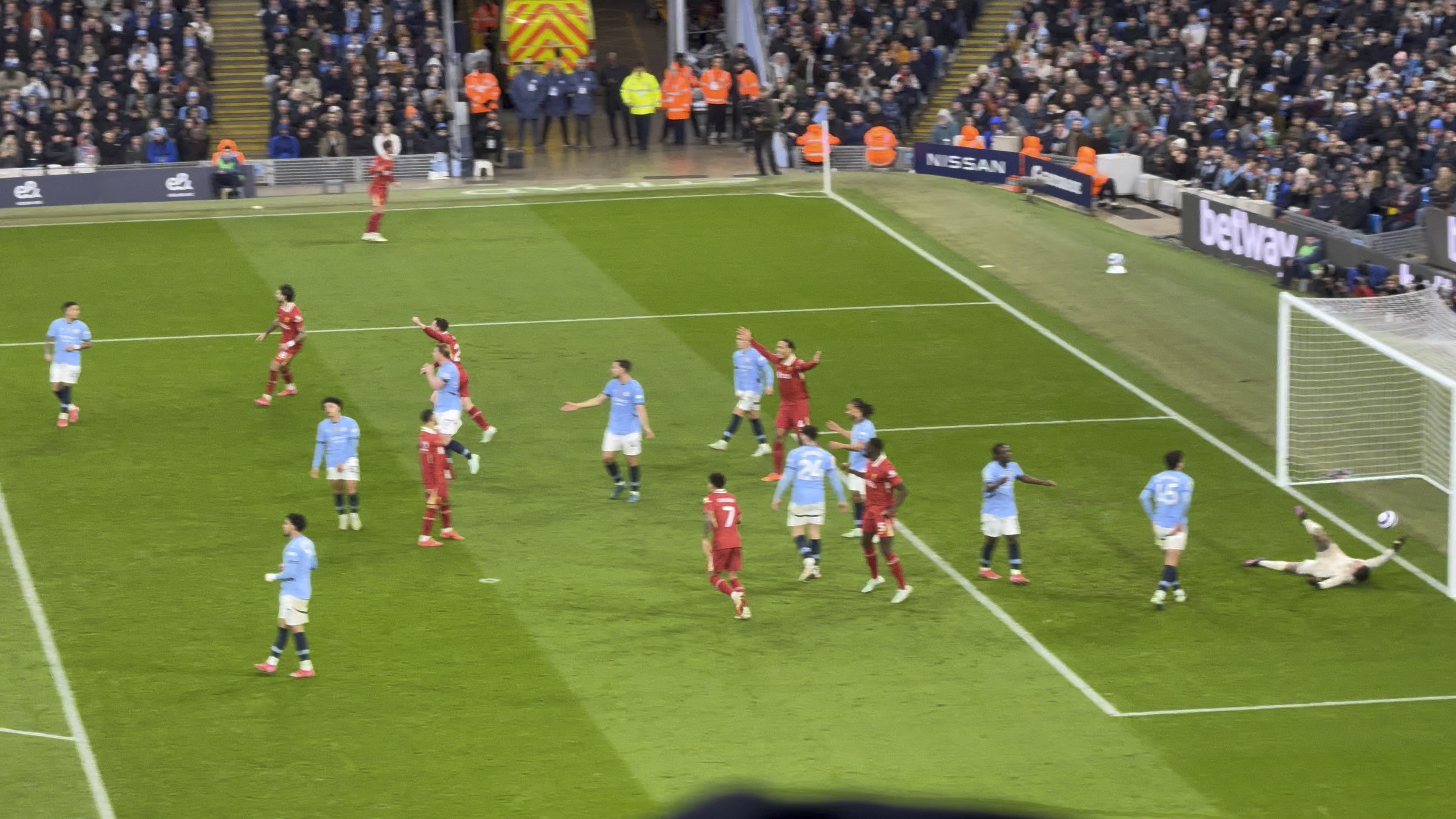  萨拉赫爆冷击败西班牙队，赛事规则更新引爆全场！